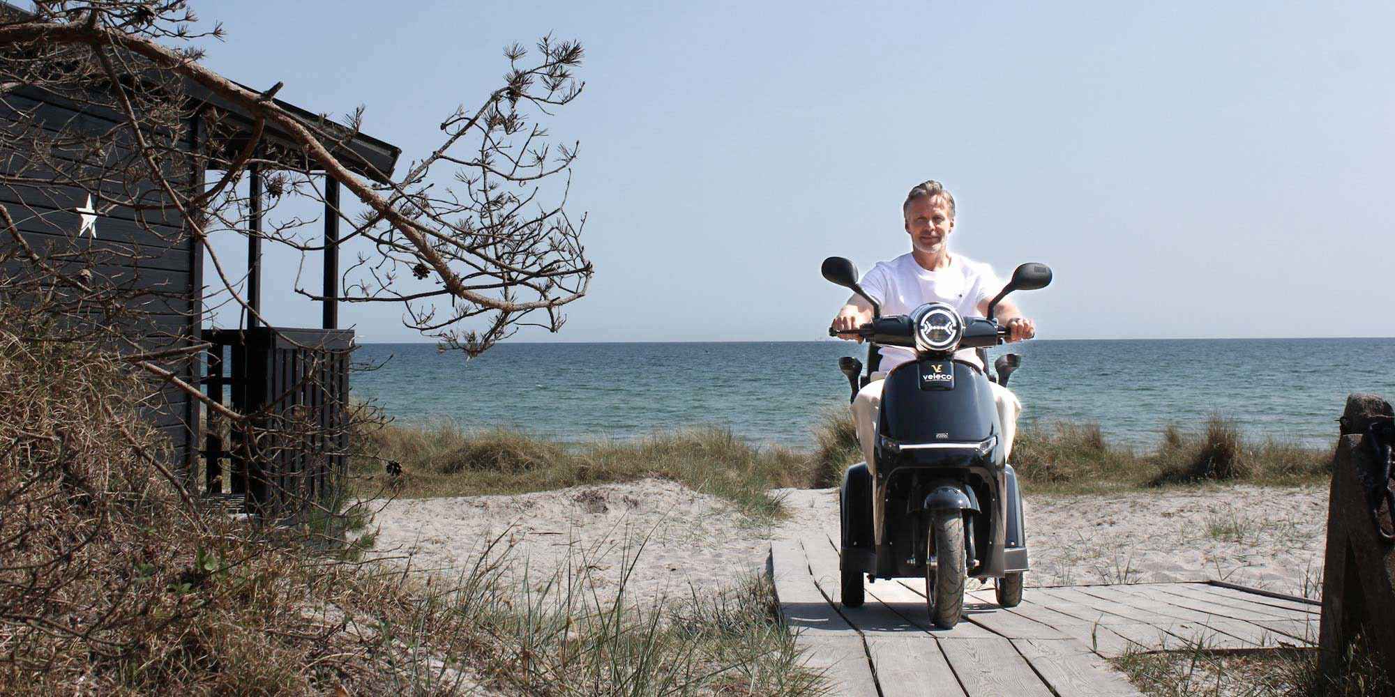 Promenadscooter bäst i test svart permobil för seniorer