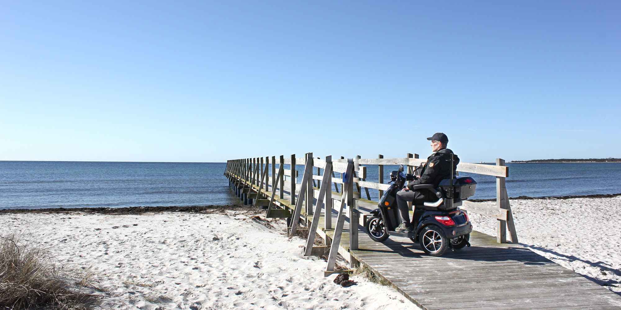 Promenadscooter för seniorer svart permobil med tre hjul