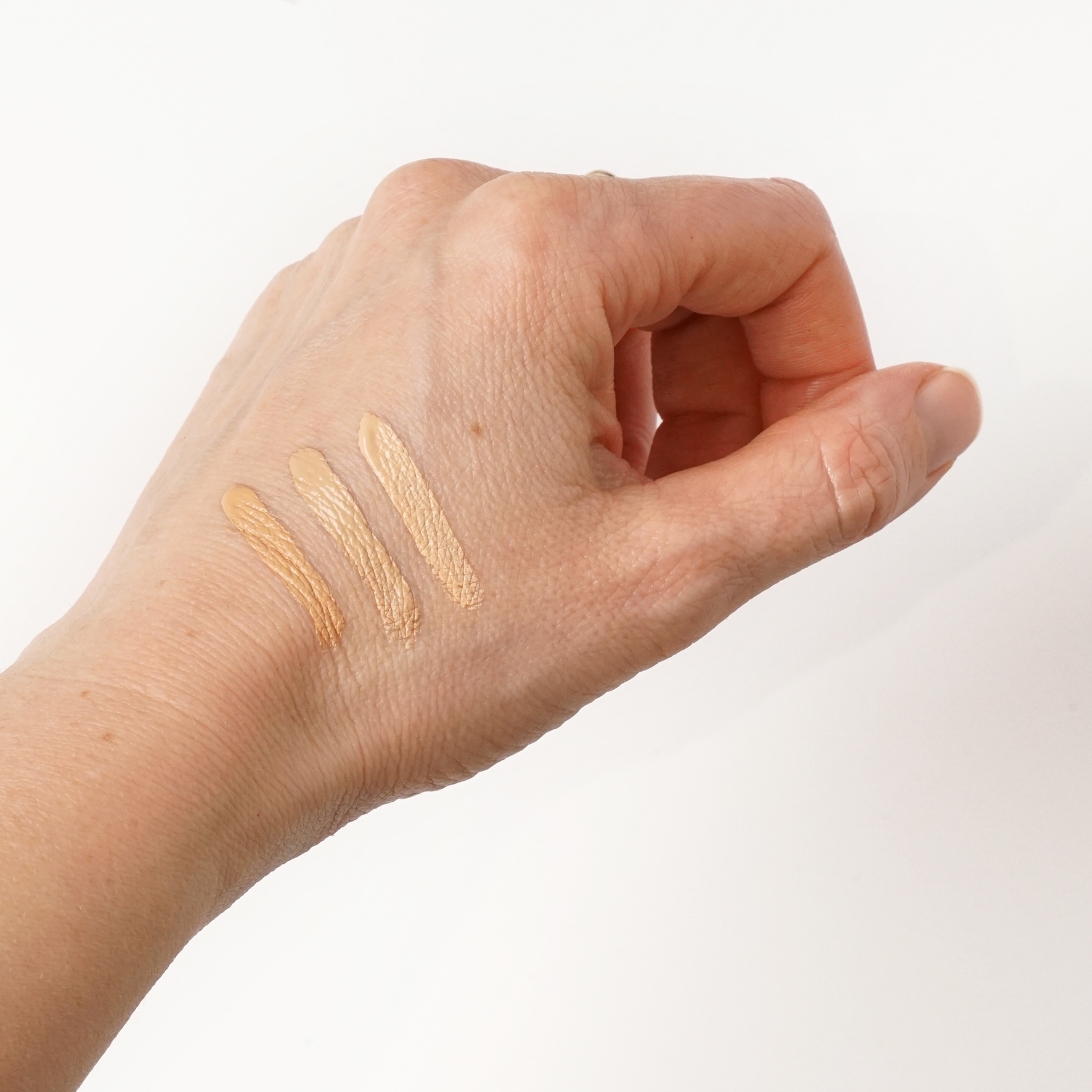 ZAO Refill Radiance Liquid Concealer 882 Medium Light - 2