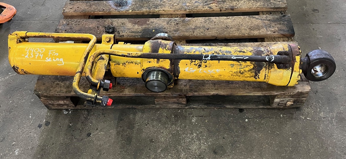 Lifting cylinder BM 4400 Left - 2