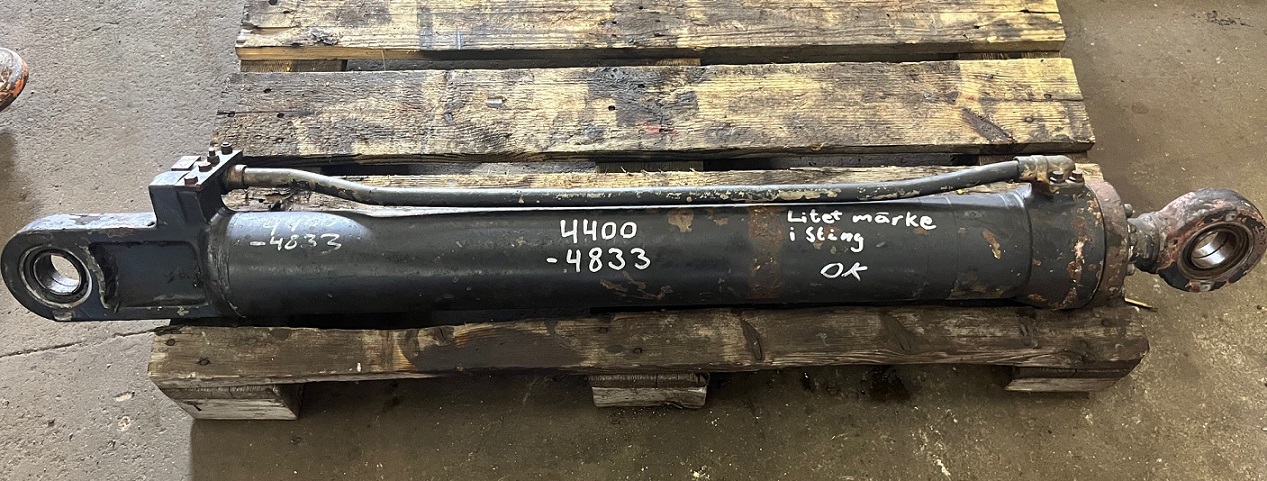 Tilt cylinder BM 4400 Left