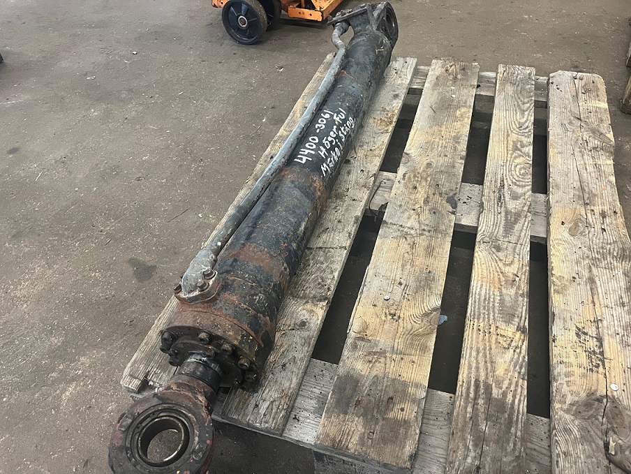 Tilt cylinder BM 4400 Right - 2