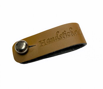 Lädermärke Brun, Handstickad