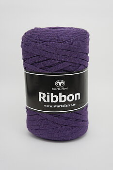 63 Mörklila, Ribbon