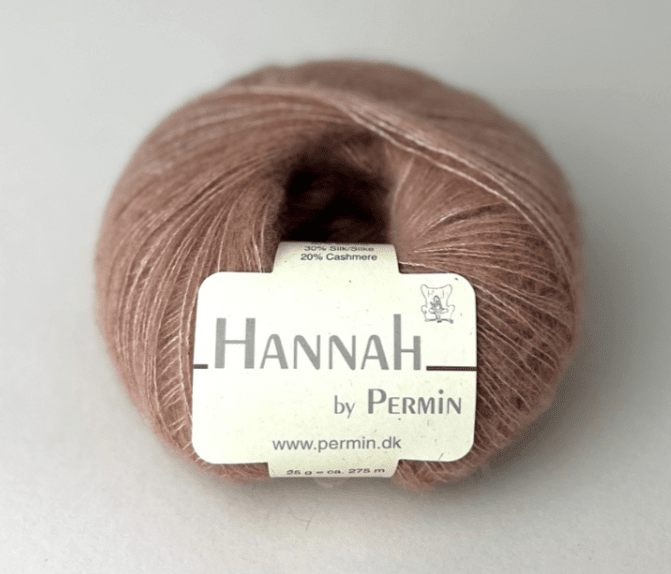 880123 Mocha Mousse, Hannah