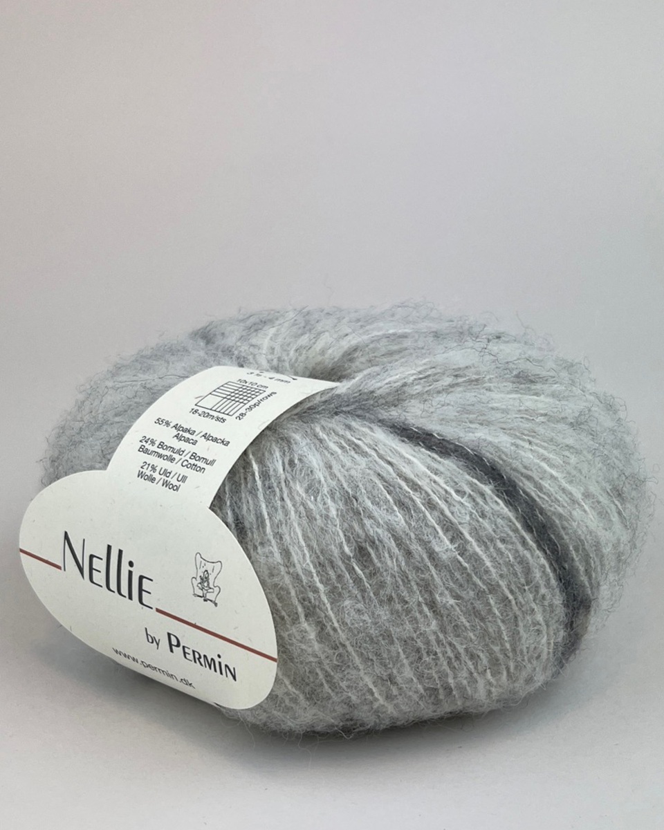 882407 Grå, Nellie