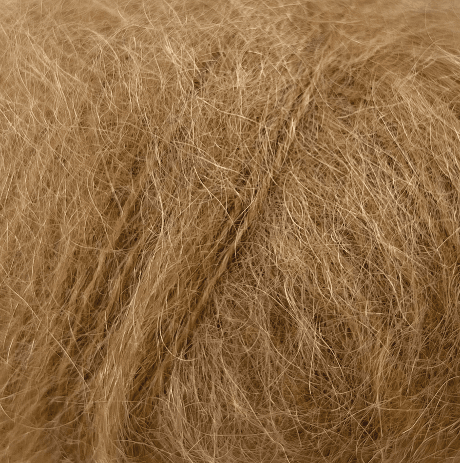 883280 Camel, Bella