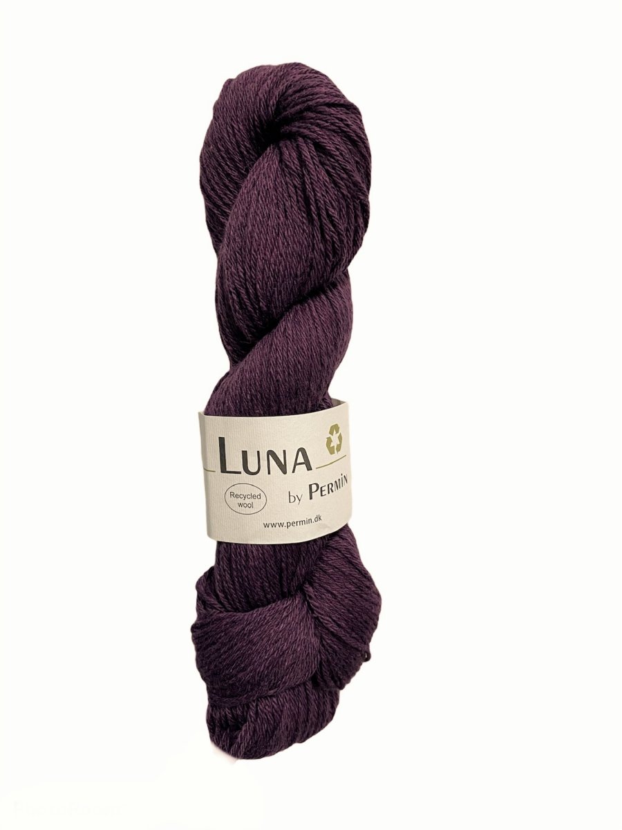 889018 Lila, Luna