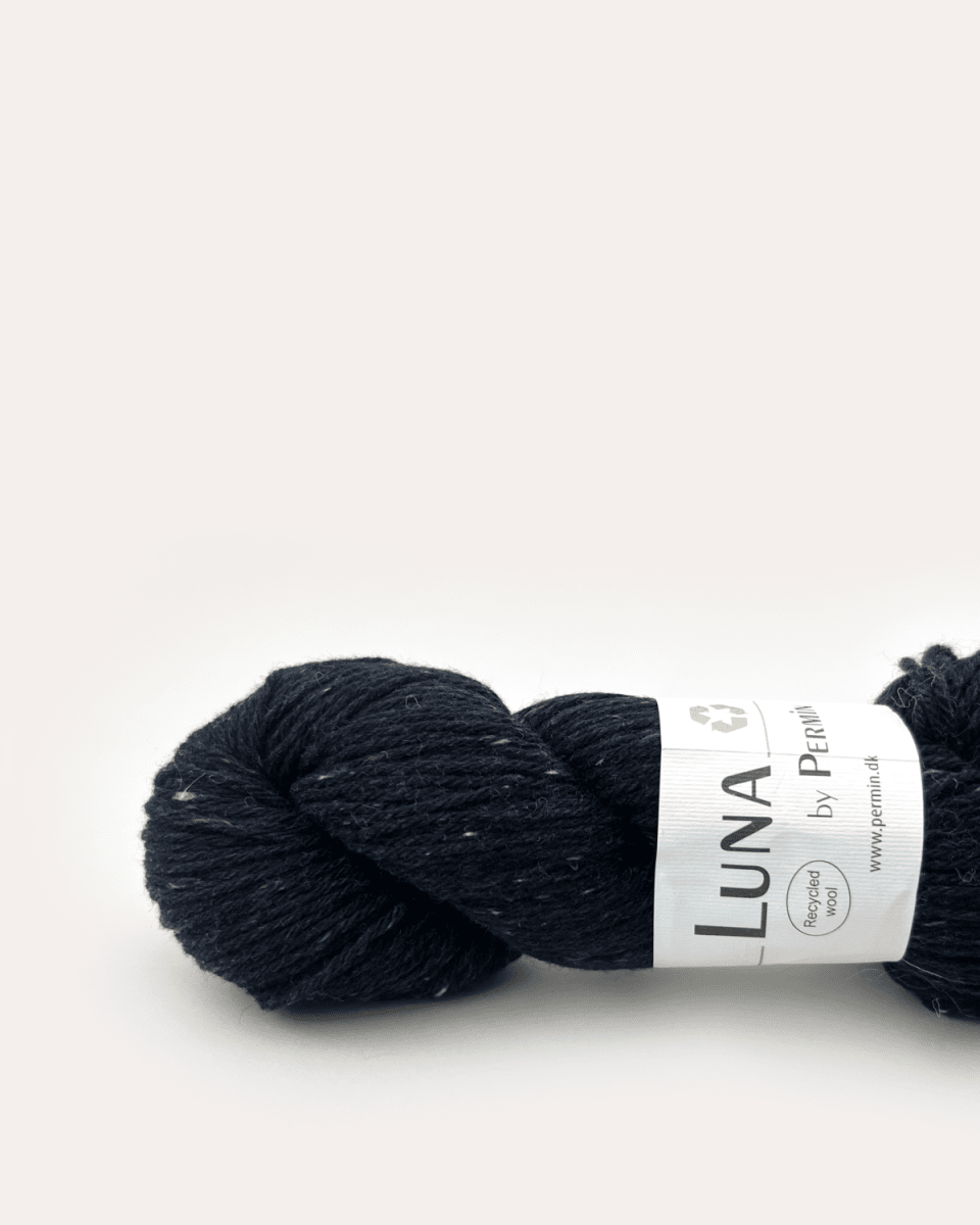 889036 Blåsvart, Luna