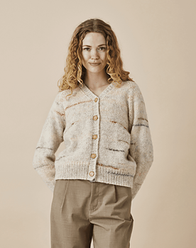 892412D Mönster Nellie Cardigan med raglan i Nellie & Berta, Permin