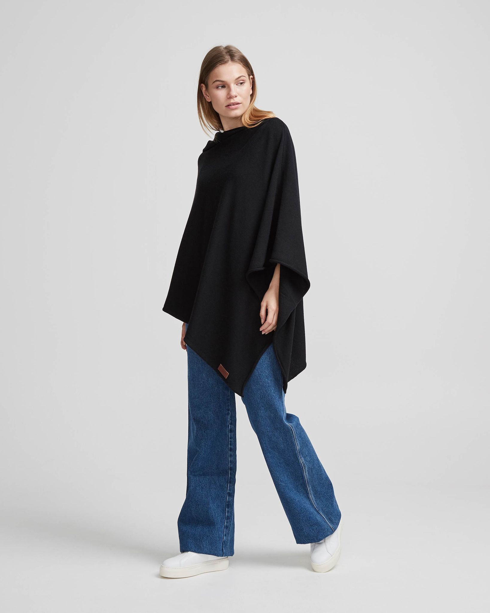 Sofie Poncho - Black - Holebrook