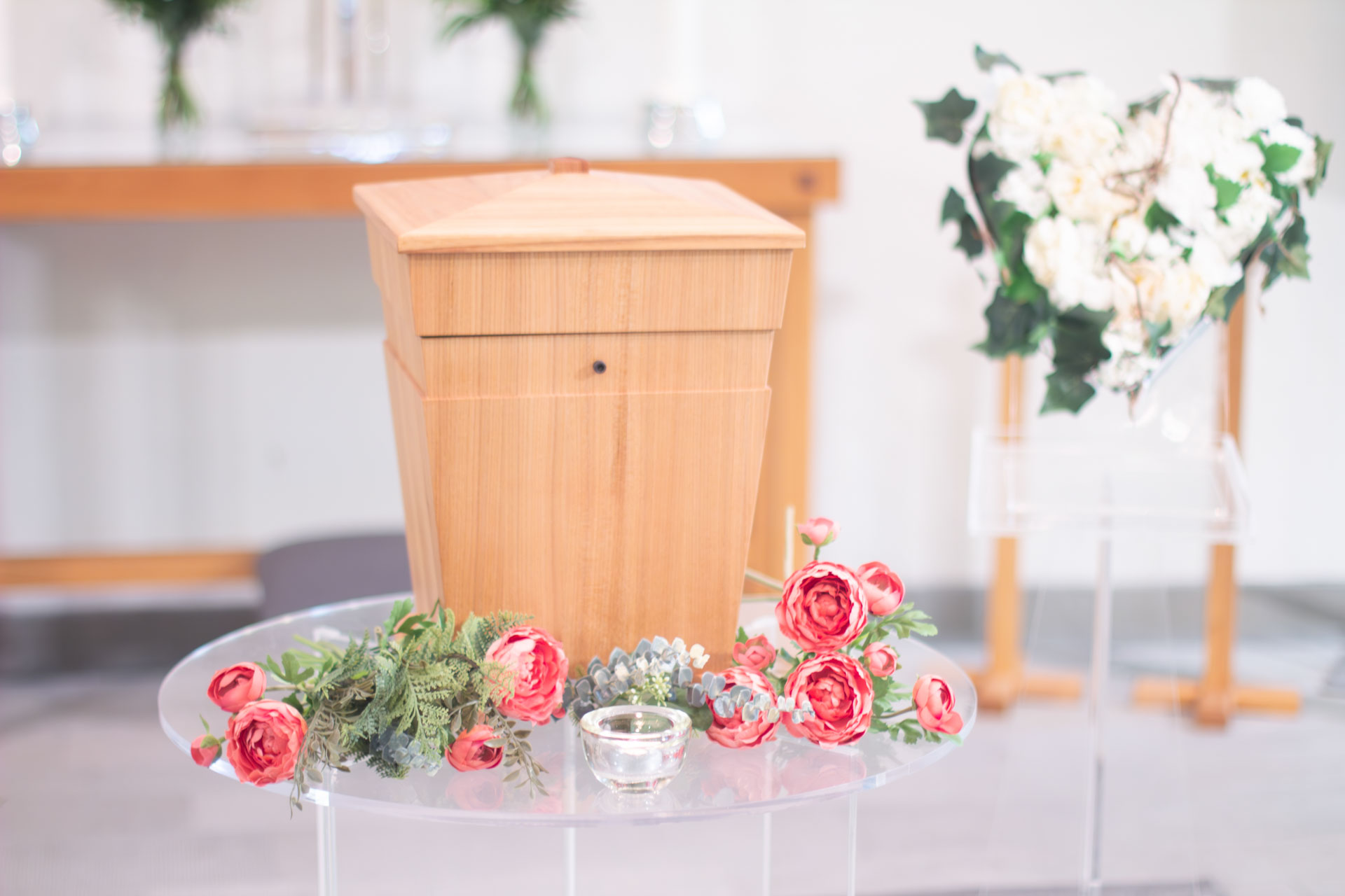Församlingsurna i ask (ljus) Olstorp