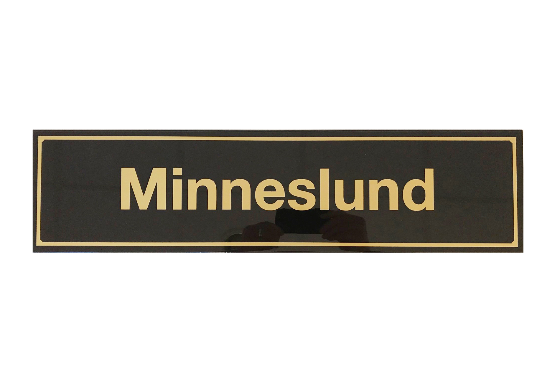 Upplysningsskylt, Minneslund, bockad för stolpe