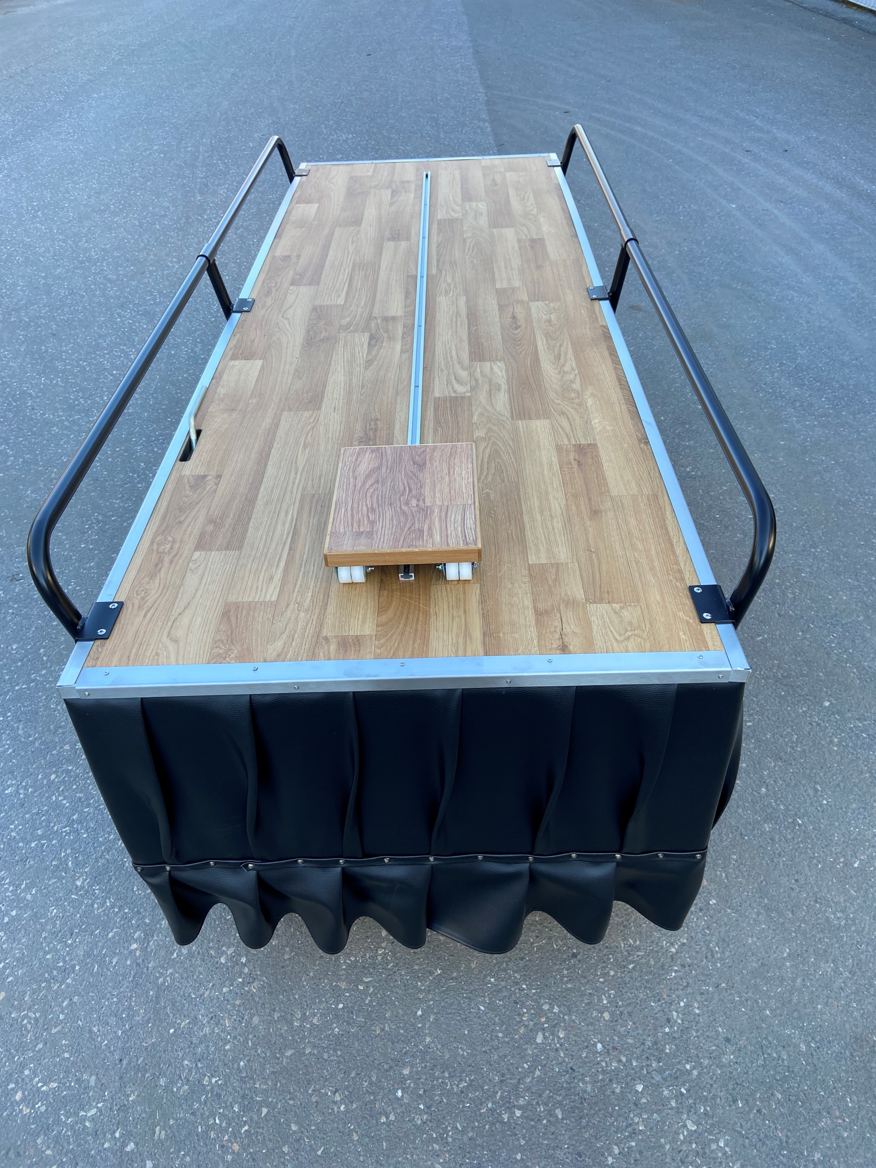 Kistvagn A:03, veckad klädsel - 2