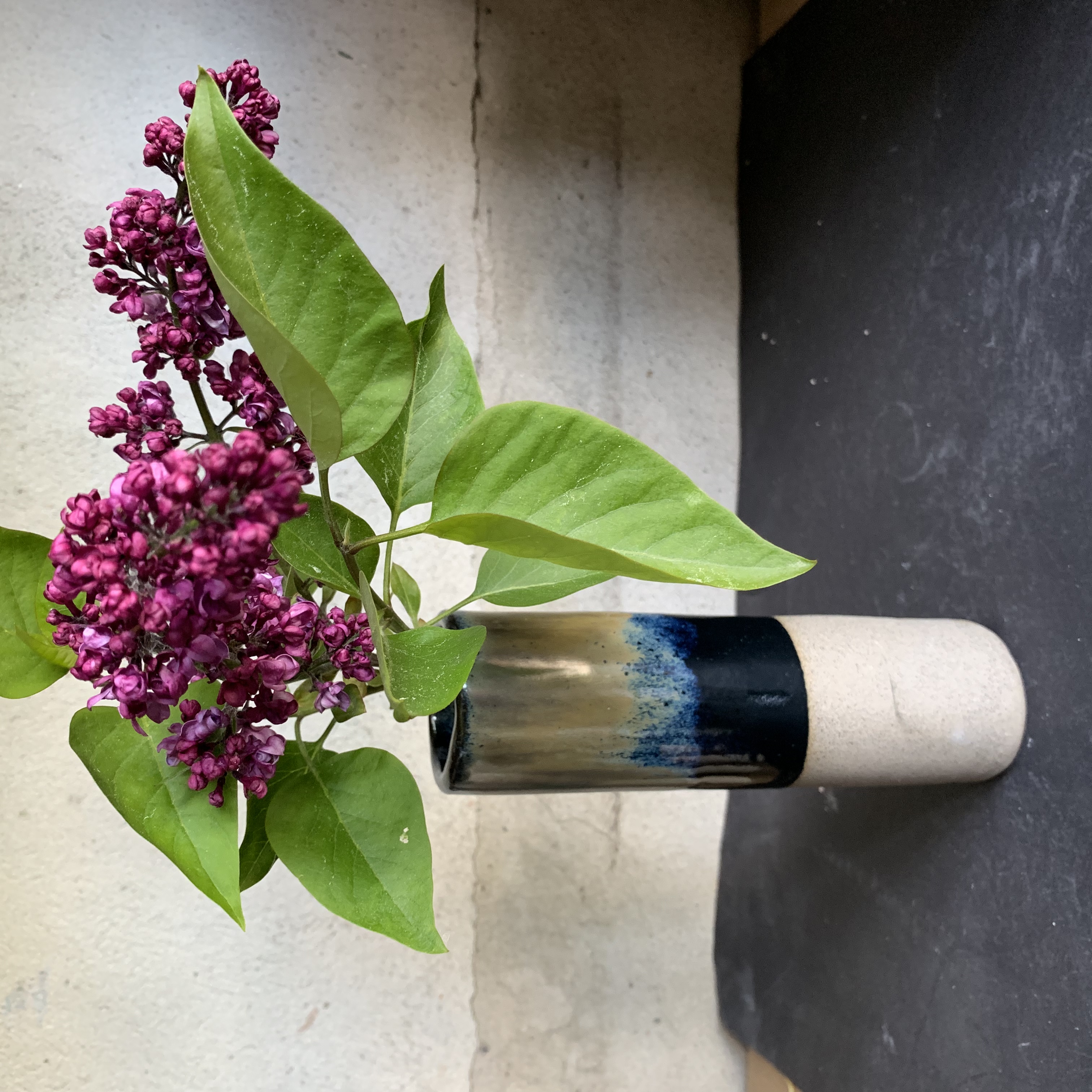 Vase Magi  på Grått  Stor - 2