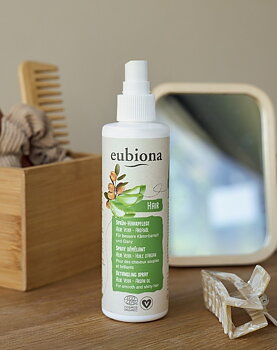 Eubionas Ekologiska Balsamspray På Ett Sminkbord