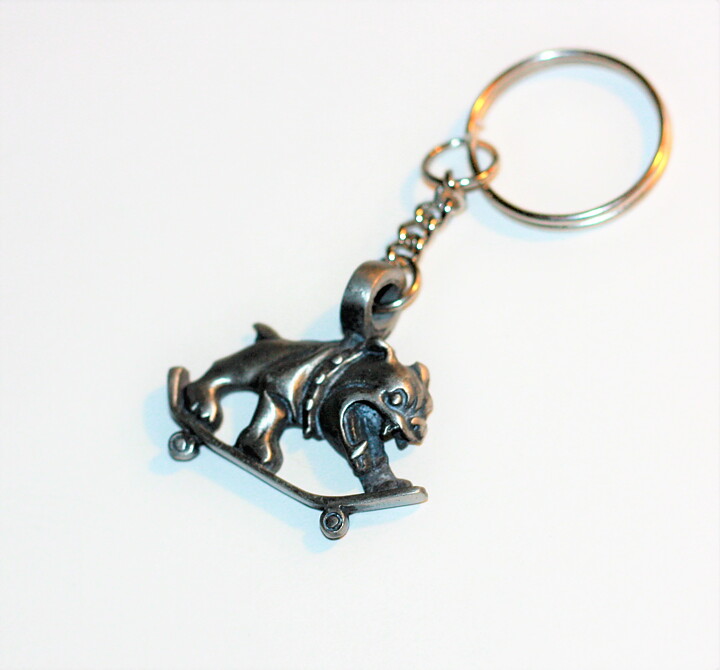 Nyckelring Bulldog skater