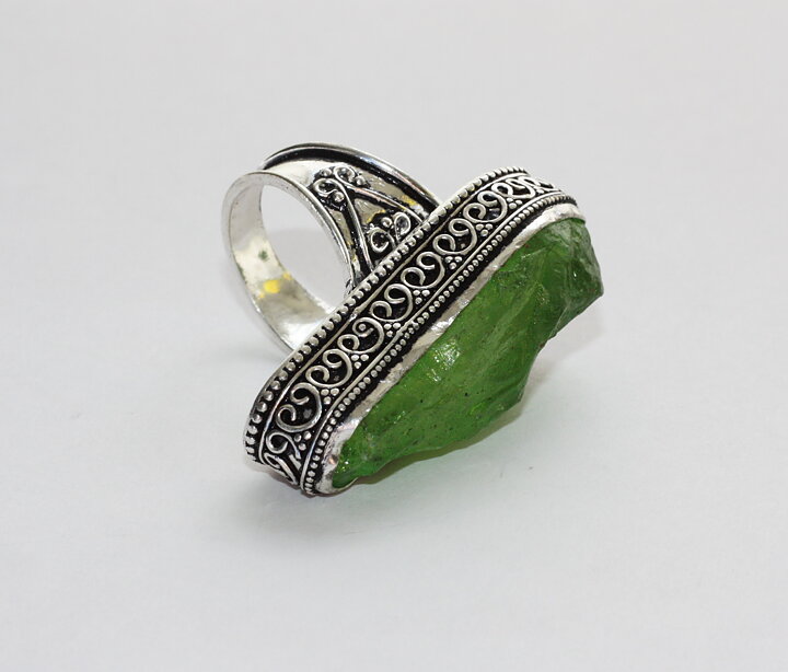 Magnifik ring med grön kvarts 