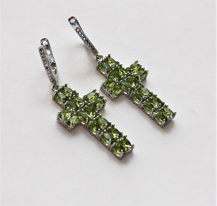 Korsörhängen med peridot