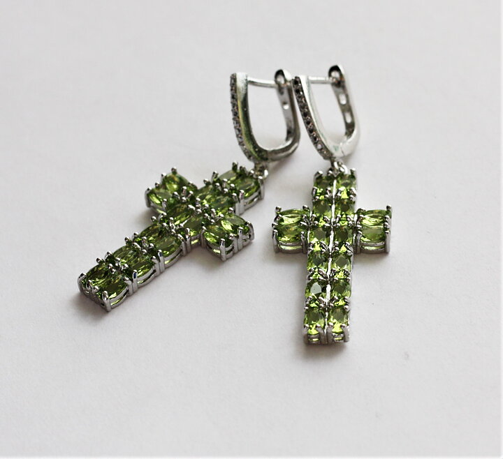 Korsörhängen med peridot