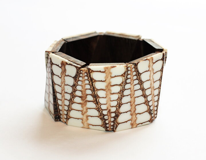 Läckert armband med konsnäcka