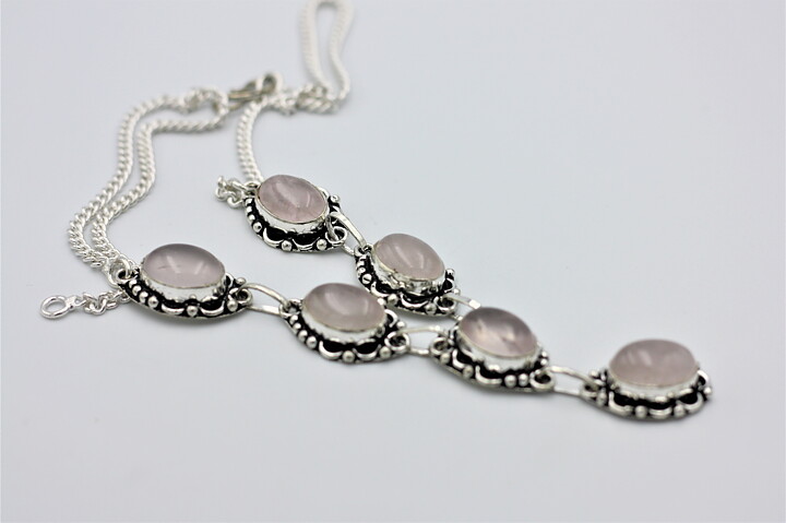 Halsband med rosenkvarts
