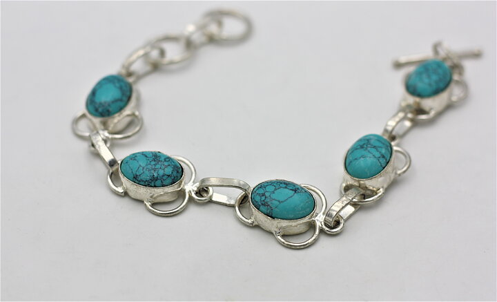 Armband med turkosa stenar