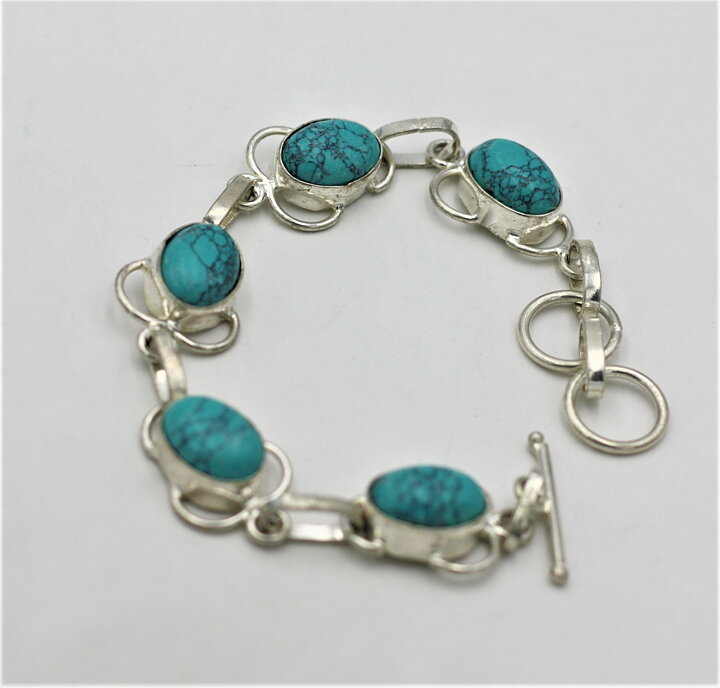 Armband med turkosa stenar