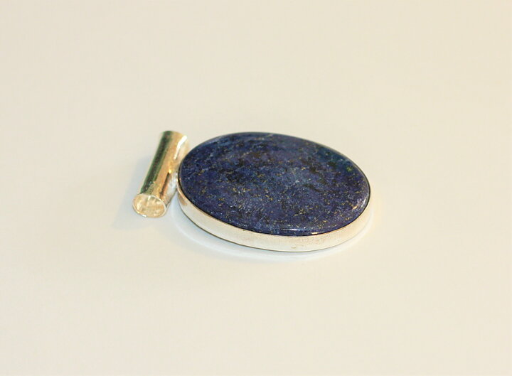 Hängsmycke med lapis lazuli