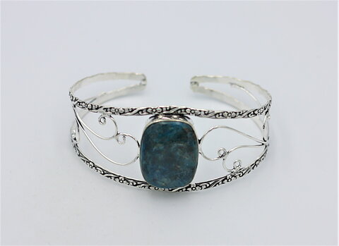 Stelt armband med apatit