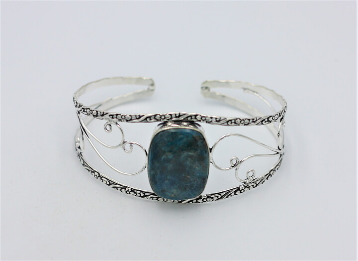 Stelt armband med apatit