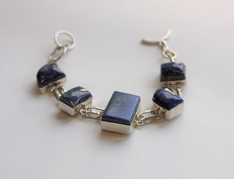 Armband med lapis lazuli