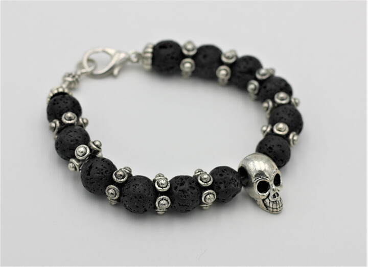 Armband med lavastenar