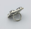 Magnifik ring med blåa safirer stl 16