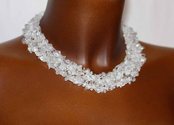 Maffigt halsband med bergkristall