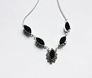 Halsband med svart druzy agat