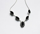 Halsband med svart druzy agat
