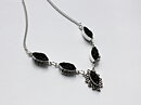 Halsband med svart druzy agat