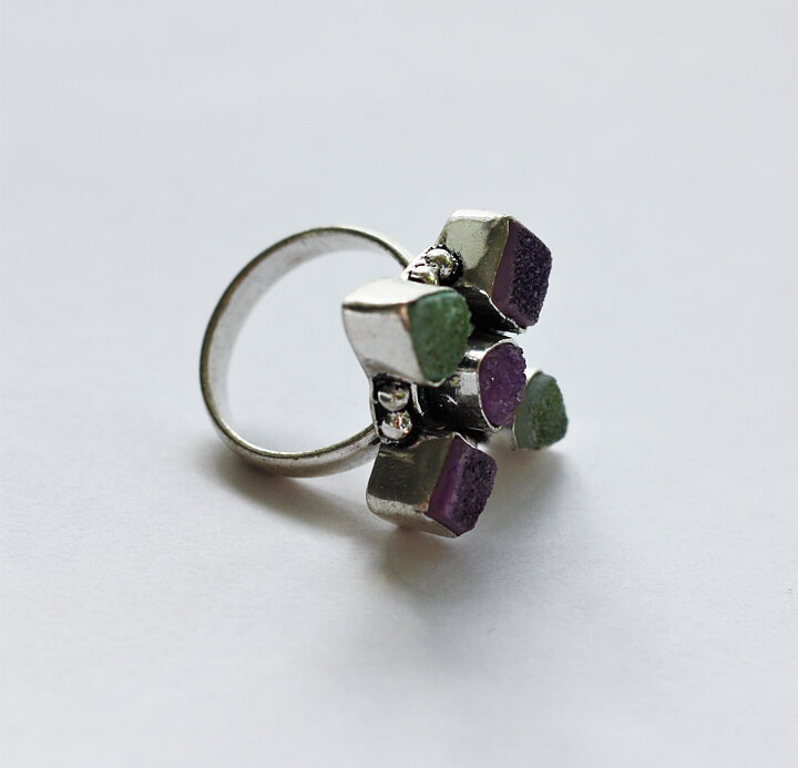 Ring med flerfärgad druzy agat stl 17