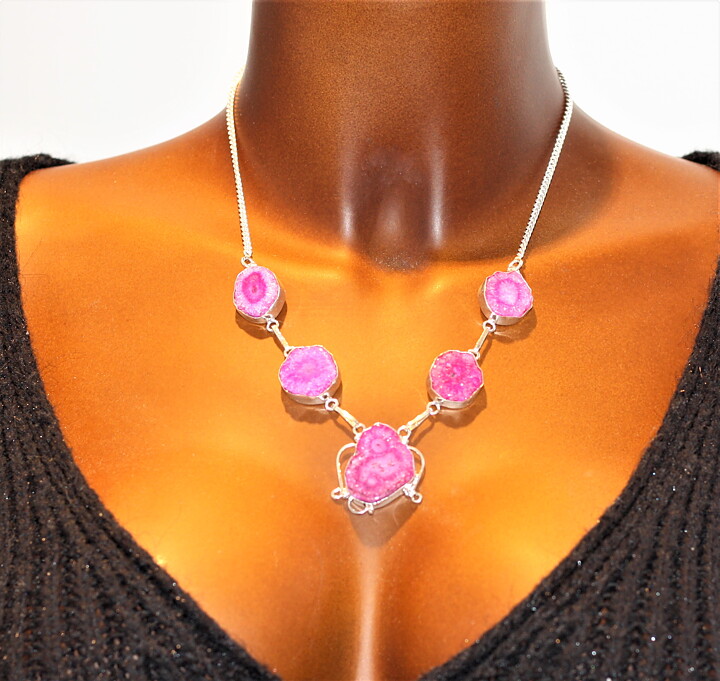 Halsband med rosa solkvarts