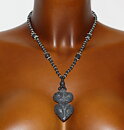 Gudinnehalsband lava