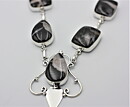 Halsband med draksten (septarian)