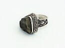 Magnifik ring med rå labradorit stl 19