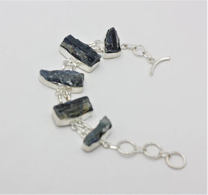 Maffigt armband med kyanit