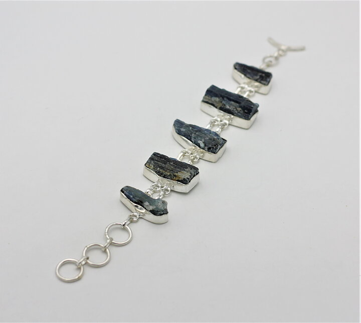 Maffigt armband med kyanit