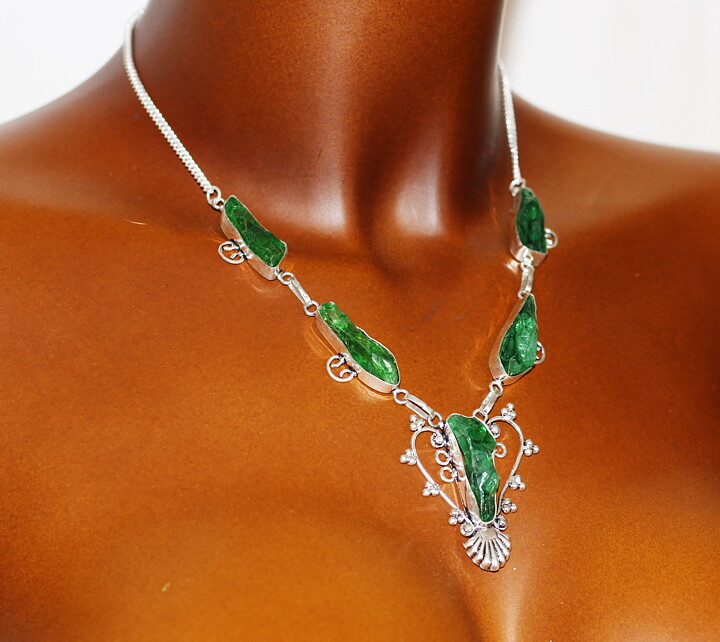 Halsband med grön kvarts