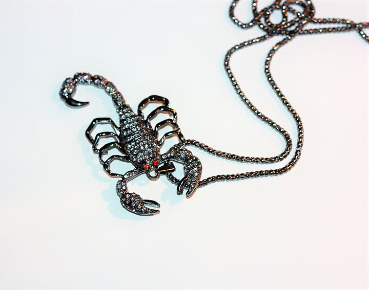 Halsband skorpion