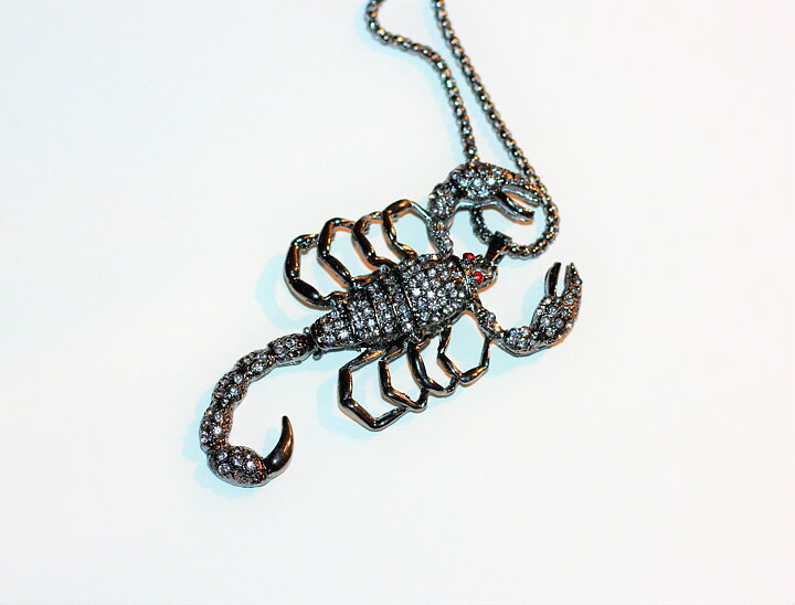 Halsband skorpion