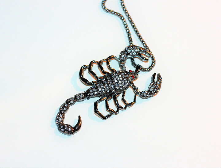 Halsband skorpion