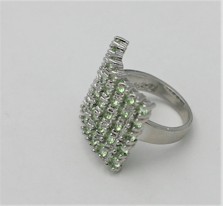 Bred ring med gröna ametister stl 18,3